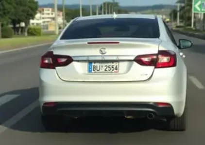carro com placas de Taubaté